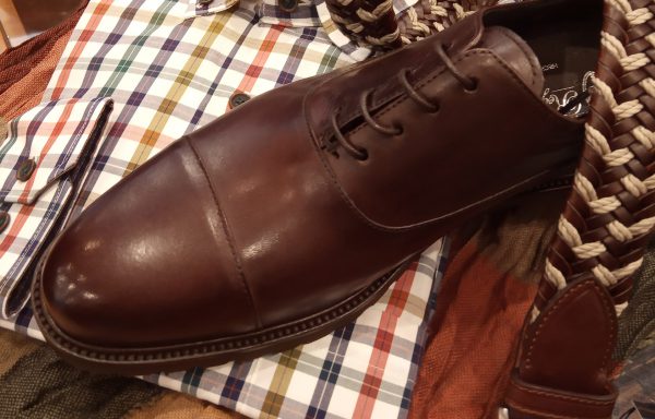 Zapato cordones en piel marrón